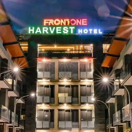 Front One Harvest Hotel Wonosobo Exterior photo